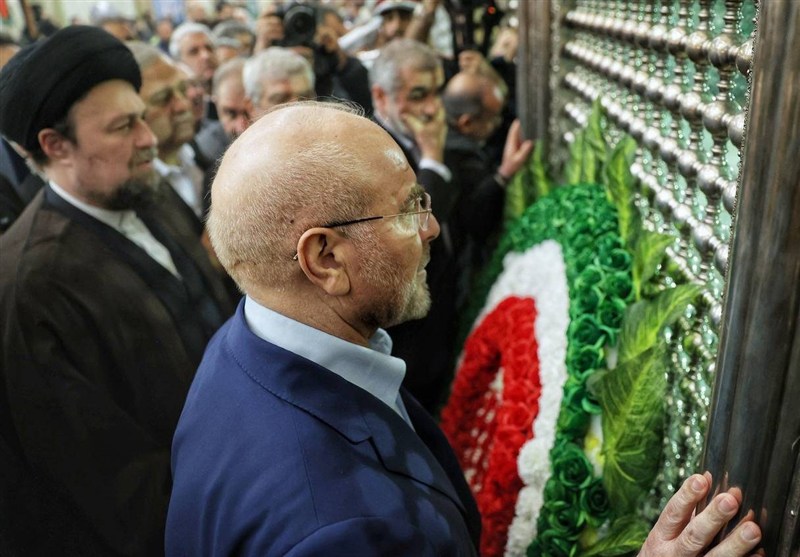 قالیباف و نمایندگان با آرمان‌های انقلاب تجدید میثاق کردند 